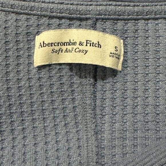 Abercrombie and Fitch Soft AF Cozy Blue Waffle Knit Long Sleeve Top Womens Small - Picture 2 of 3
